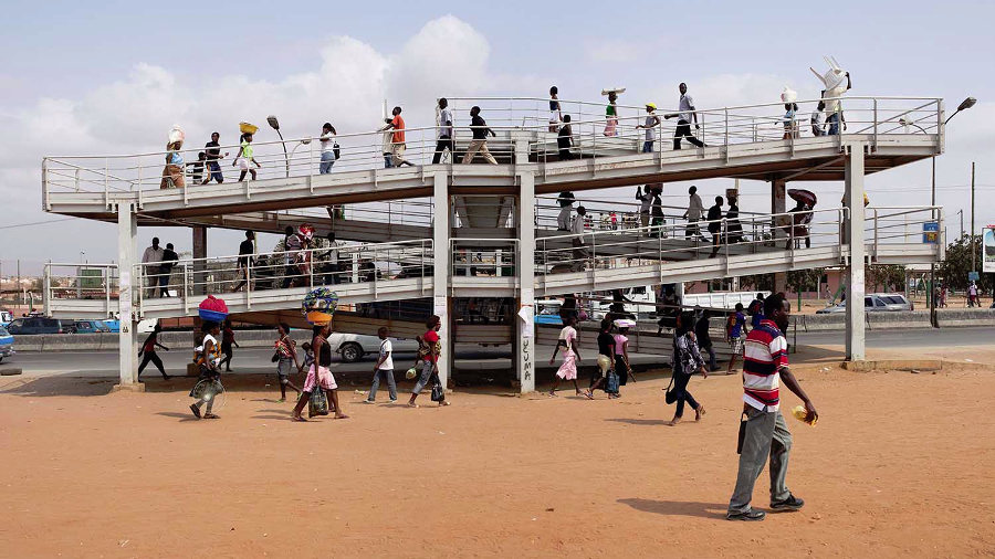 24 oranges » The populous African street photos of Lard Buurman24 oranges